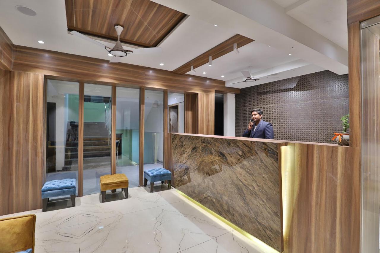 Hotel Privya Rooms And Banquet สุรัต ภายนอก รูปภาพ
