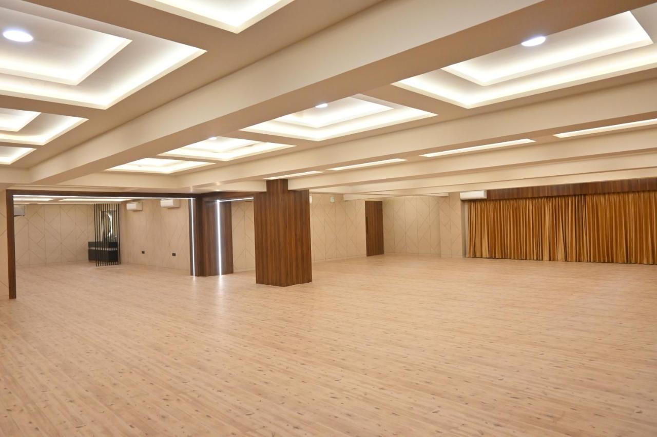 Hotel Privya Rooms And Banquet สุรัต ภายนอก รูปภาพ