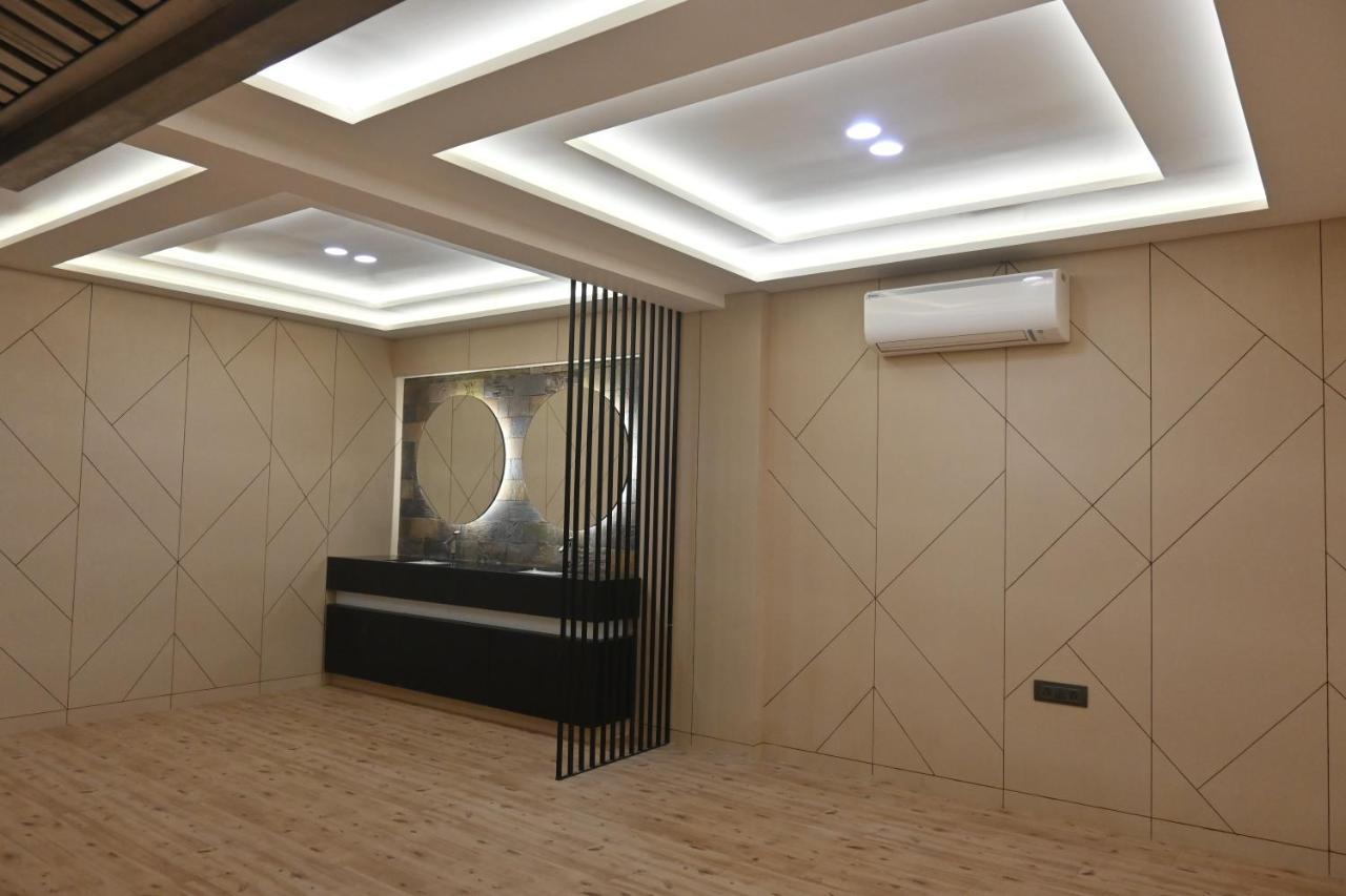 Hotel Privya Rooms And Banquet สุรัต ภายนอก รูปภาพ