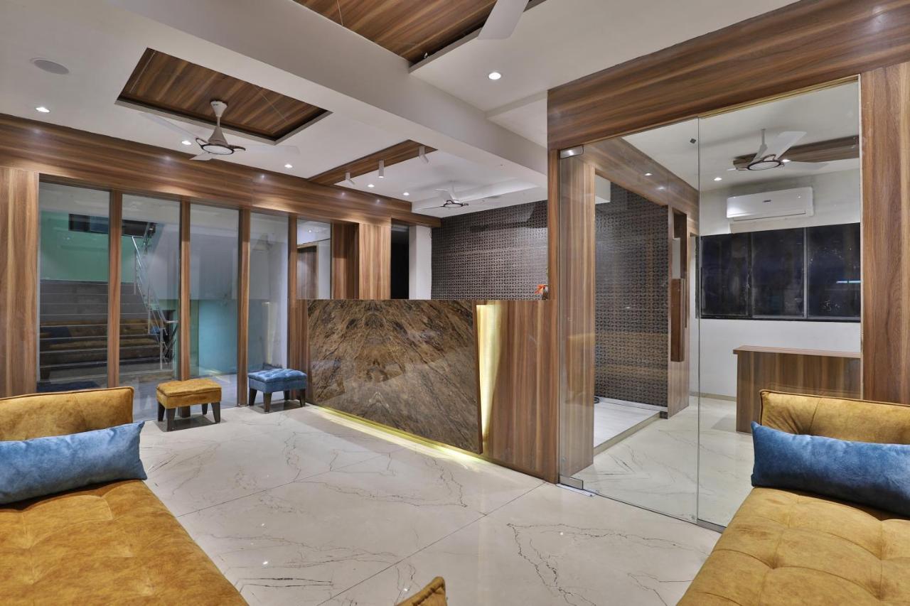 Hotel Privya Rooms And Banquet สุรัต ภายนอก รูปภาพ