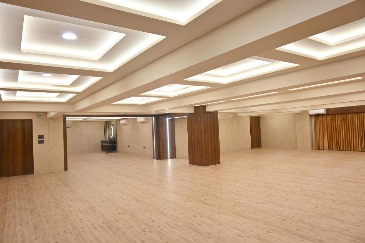 Hotel Privya Rooms And Banquet สุรัต ภายนอก รูปภาพ