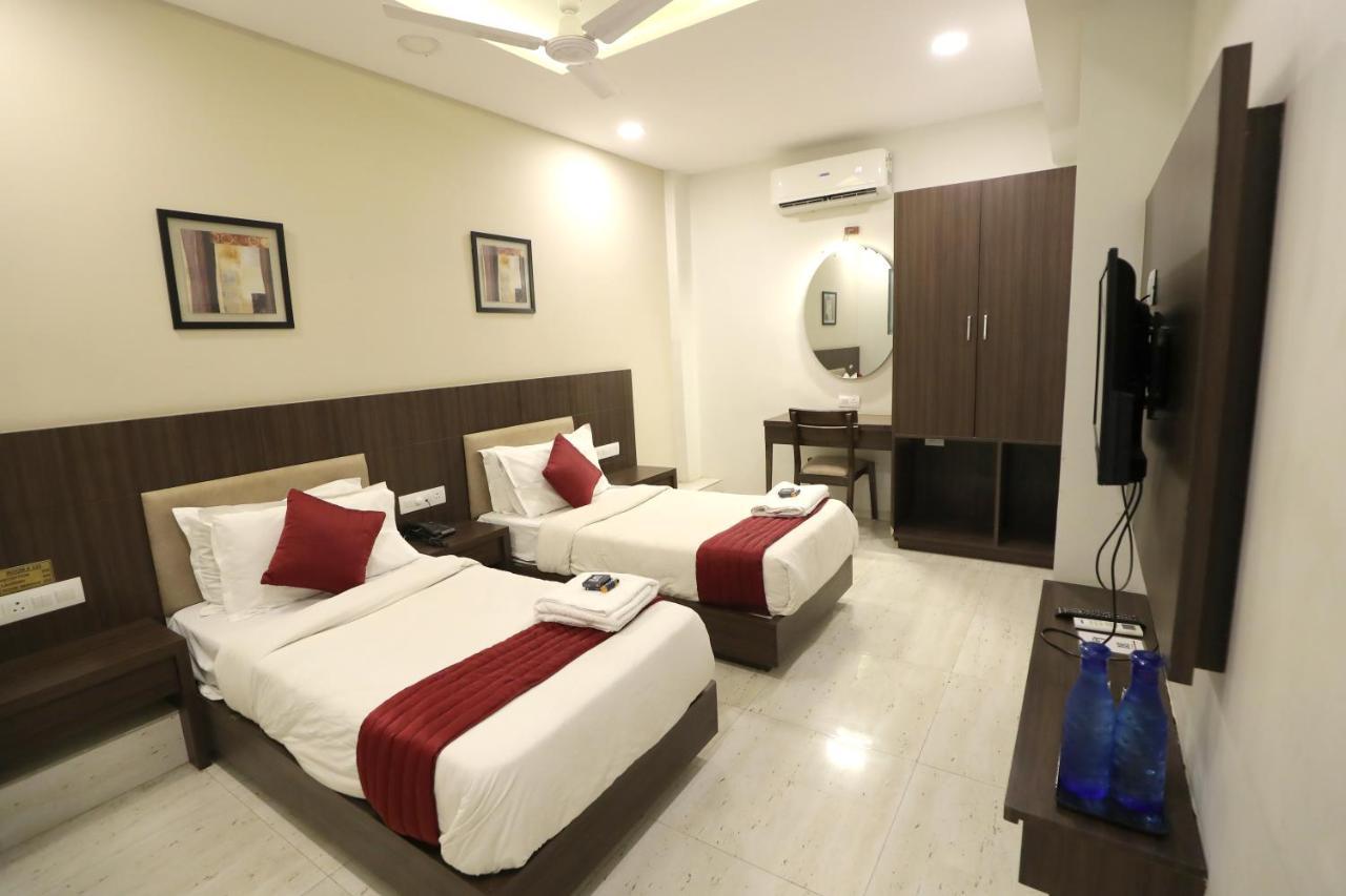 Hotel Privya Rooms And Banquet สุรัต ภายนอก รูปภาพ