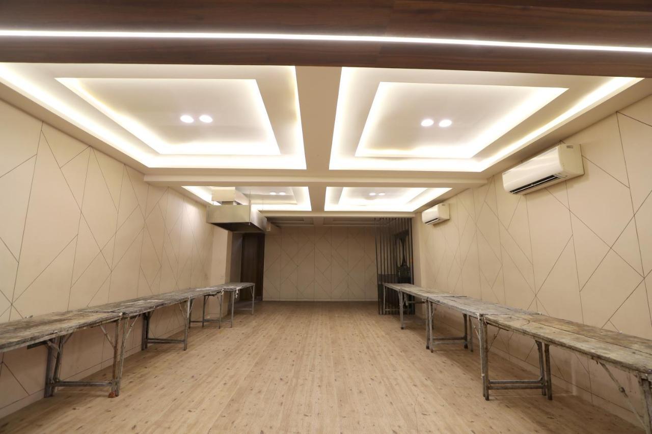 Hotel Privya Rooms And Banquet สุรัต ภายนอก รูปภาพ
