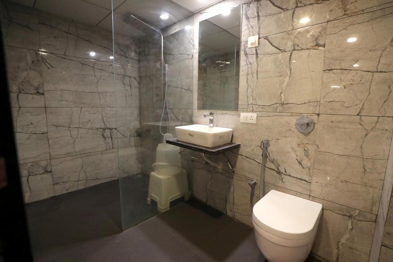 Hotel Privya Rooms And Banquet สุรัต ภายนอก รูปภาพ