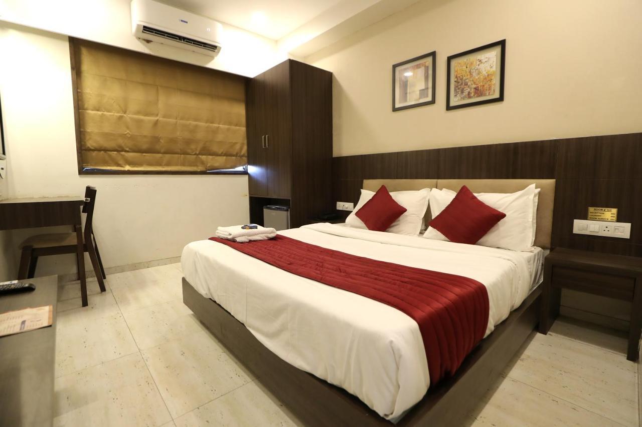 Hotel Privya Rooms And Banquet สุรัต ภายนอก รูปภาพ