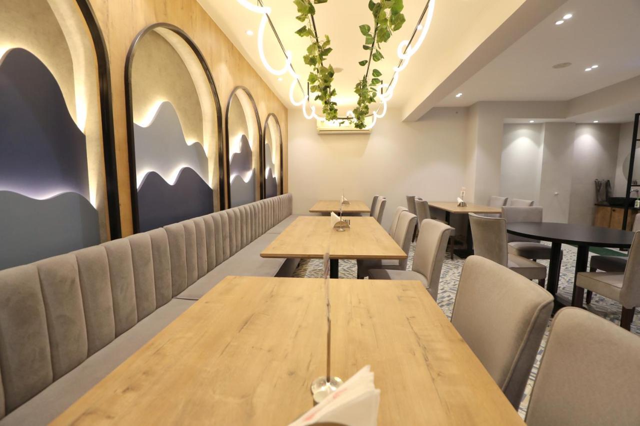 Hotel Privya Rooms And Banquet สุรัต ภายนอก รูปภาพ