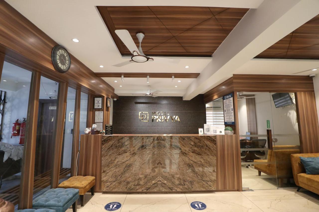 Hotel Privya Rooms And Banquet สุรัต ภายนอก รูปภาพ