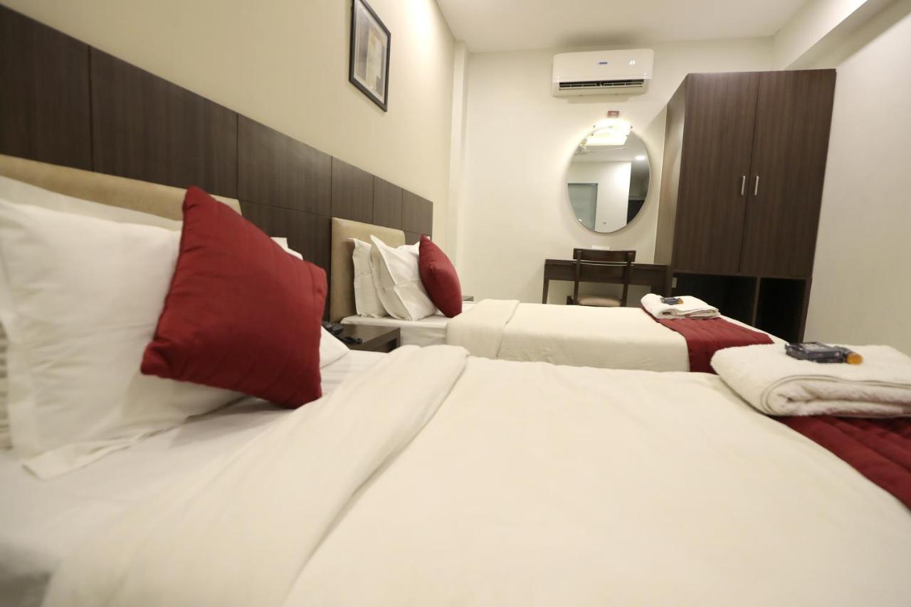 Hotel Privya Rooms And Banquet สุรัต ภายนอก รูปภาพ