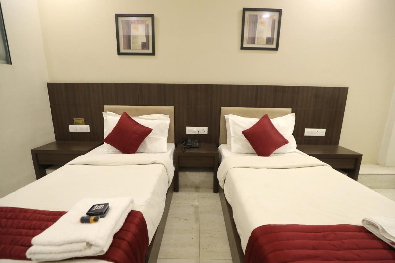 Hotel Privya Rooms And Banquet สุรัต ภายนอก รูปภาพ