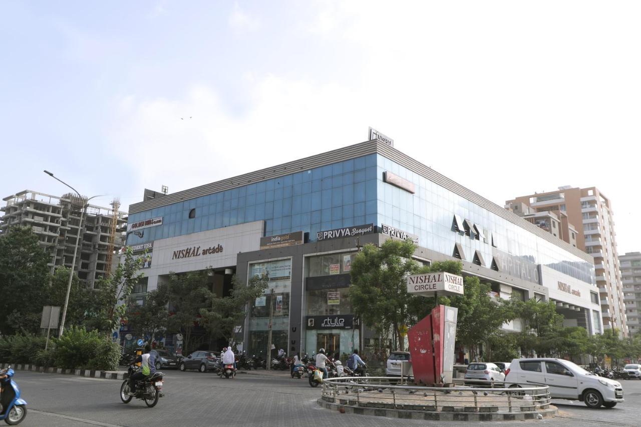 Hotel Privya Rooms And Banquet สุรัต ภายนอก รูปภาพ