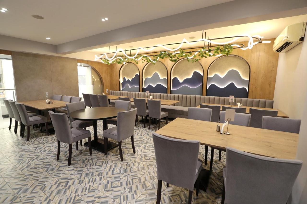 Hotel Privya Rooms And Banquet สุรัต ภายนอก รูปภาพ