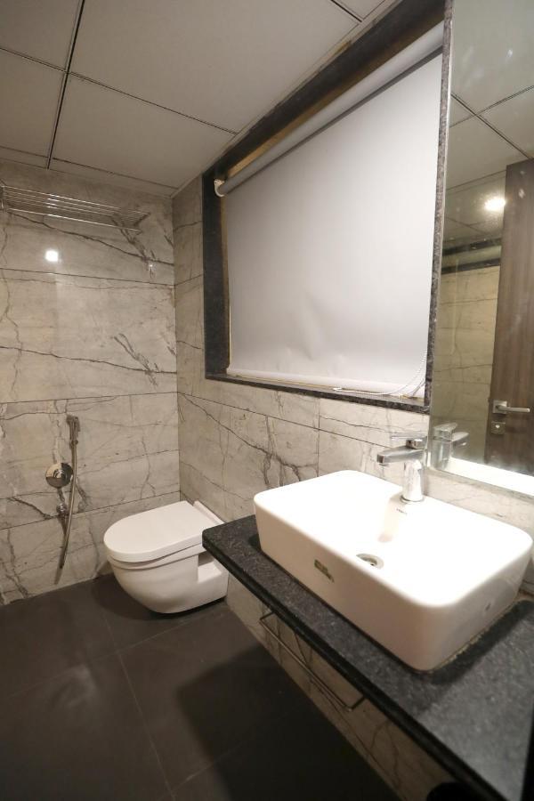 Hotel Privya Rooms And Banquet สุรัต ภายนอก รูปภาพ