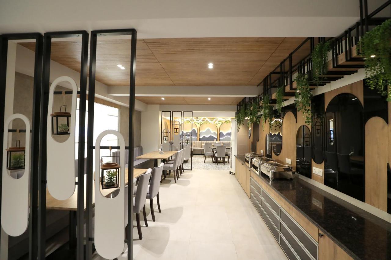 Hotel Privya Rooms And Banquet สุรัต ภายนอก รูปภาพ