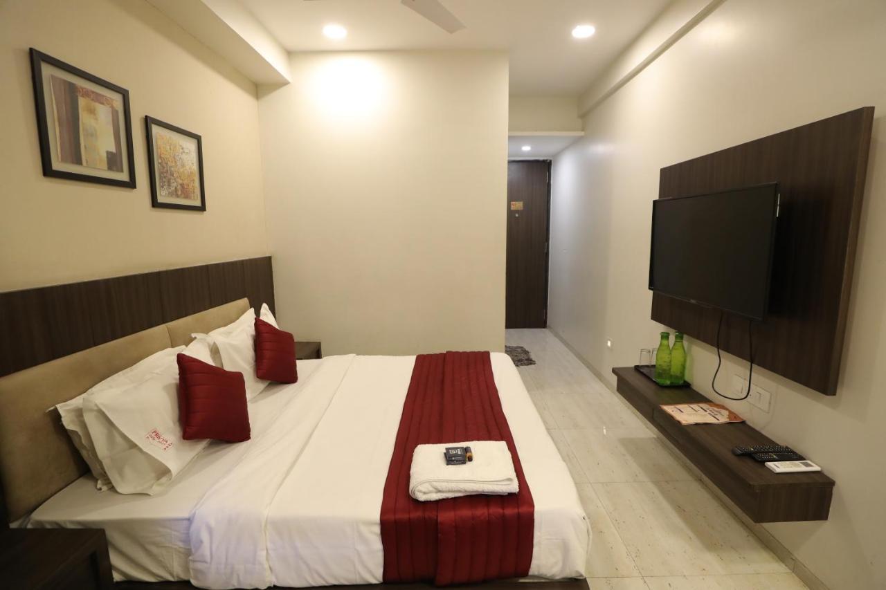 Hotel Privya Rooms And Banquet สุรัต ภายนอก รูปภาพ