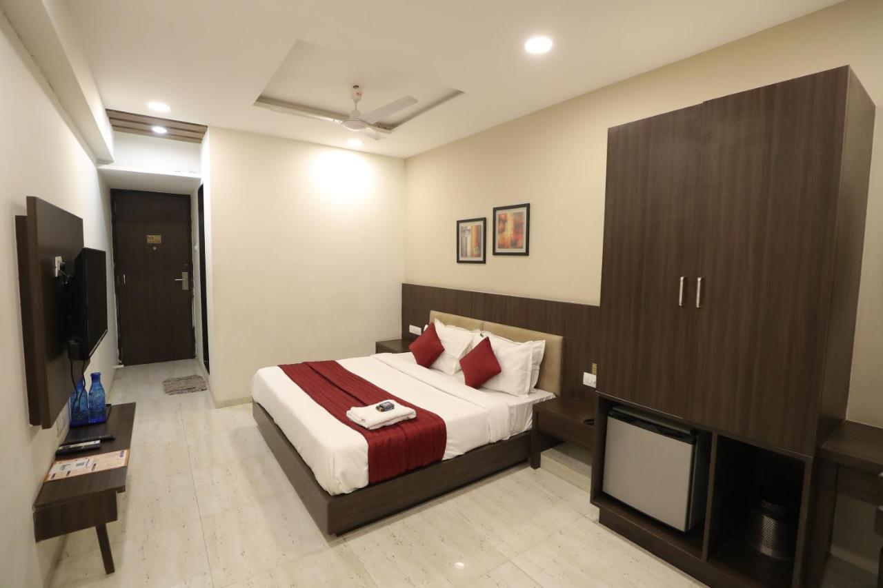 Hotel Privya Rooms And Banquet สุรัต ภายนอก รูปภาพ